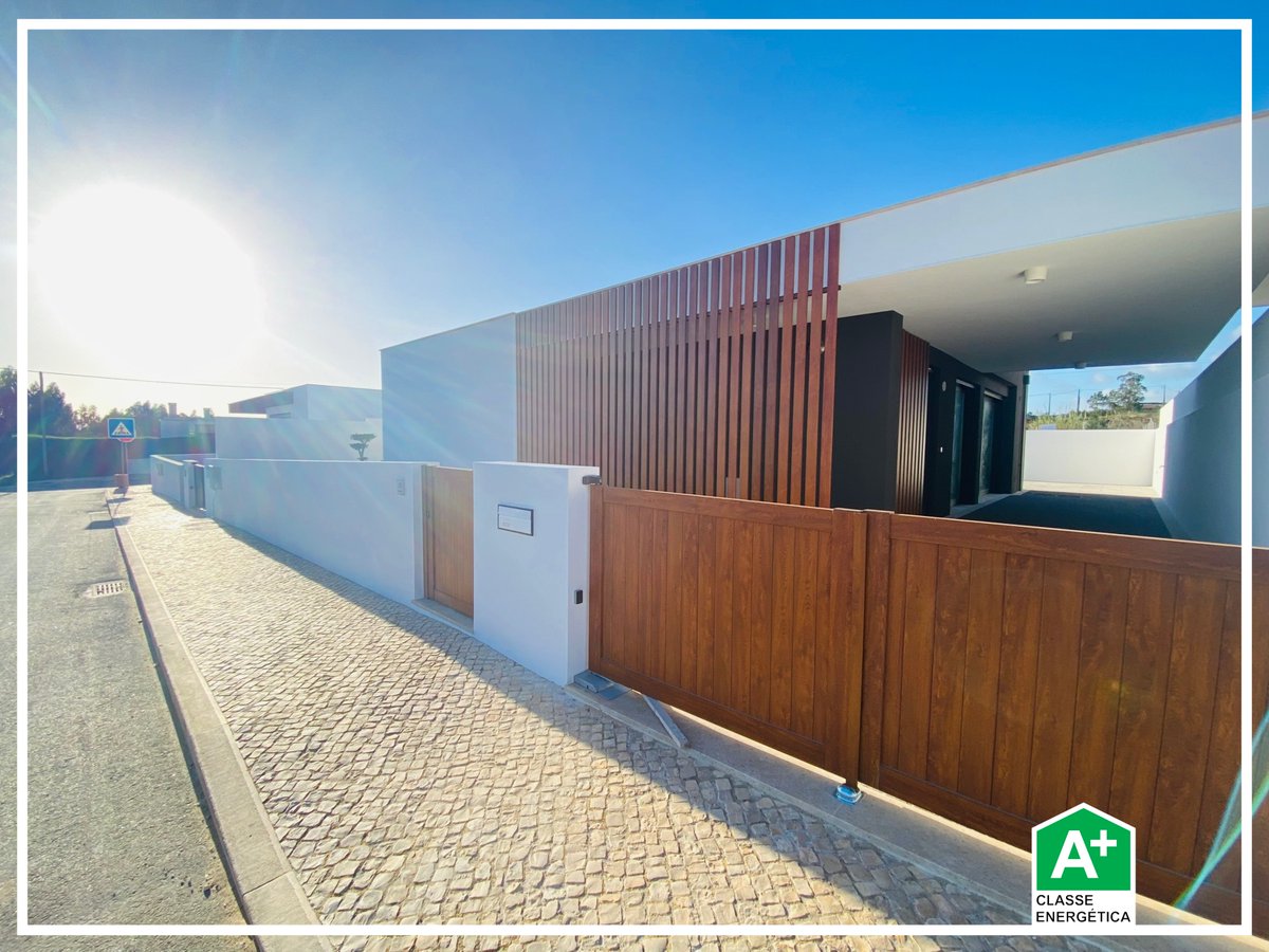 rainhavip's tweet photo. 🏠 O Seu Novo Refúgio?
desde 500.000EUR | Moradias T3 com piscina e jardim - Salir do Porto
- 3-bedroom houses with pool and garden - Salir do Porto
- Maisons de 3 chambres avec piscine et jardin - Salir do Porto

👉 mais info: https://t.co/Gl7b6LWJwK https://t.co/iUMuioapBk