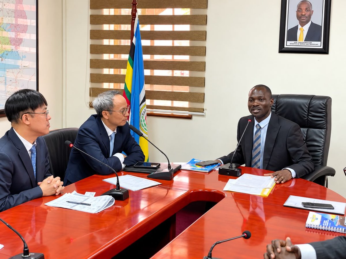 MoWT_Uganda's tweet photo. Earlier today ,We hosted H.E. Ambassador Lee Sangho of the Republic of Korea for a courtesy meeting with the Ministry leadership.

The meeting, hosted by @HonByamukama  alongside State Minister for works and Transport (Transport)Hon. Julius Maganda Wandera  and @HonSirajAli focused on strengthening Uganda Korea cooperation, including funding support from the Korean Exim Bank and other areas of mutual interest in the works and transport sector.