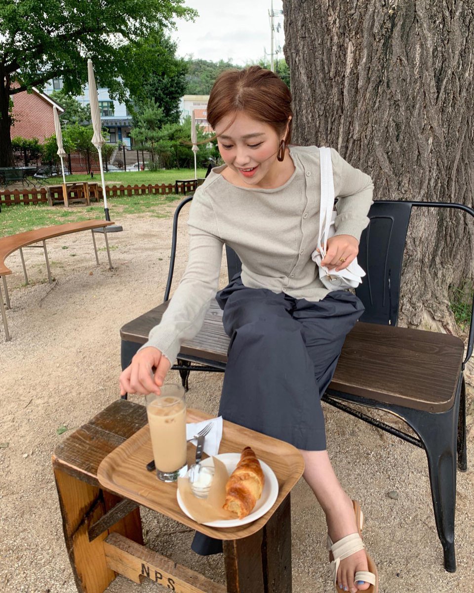 elkyle1992's tweet photo. 愚痴を聞いてくれて、一緒に笑ってくれる相棒に心から感謝。結構大事なことだと思うんだ。 😎👇
yyDKQ https://t.co/t07ETVvHkE