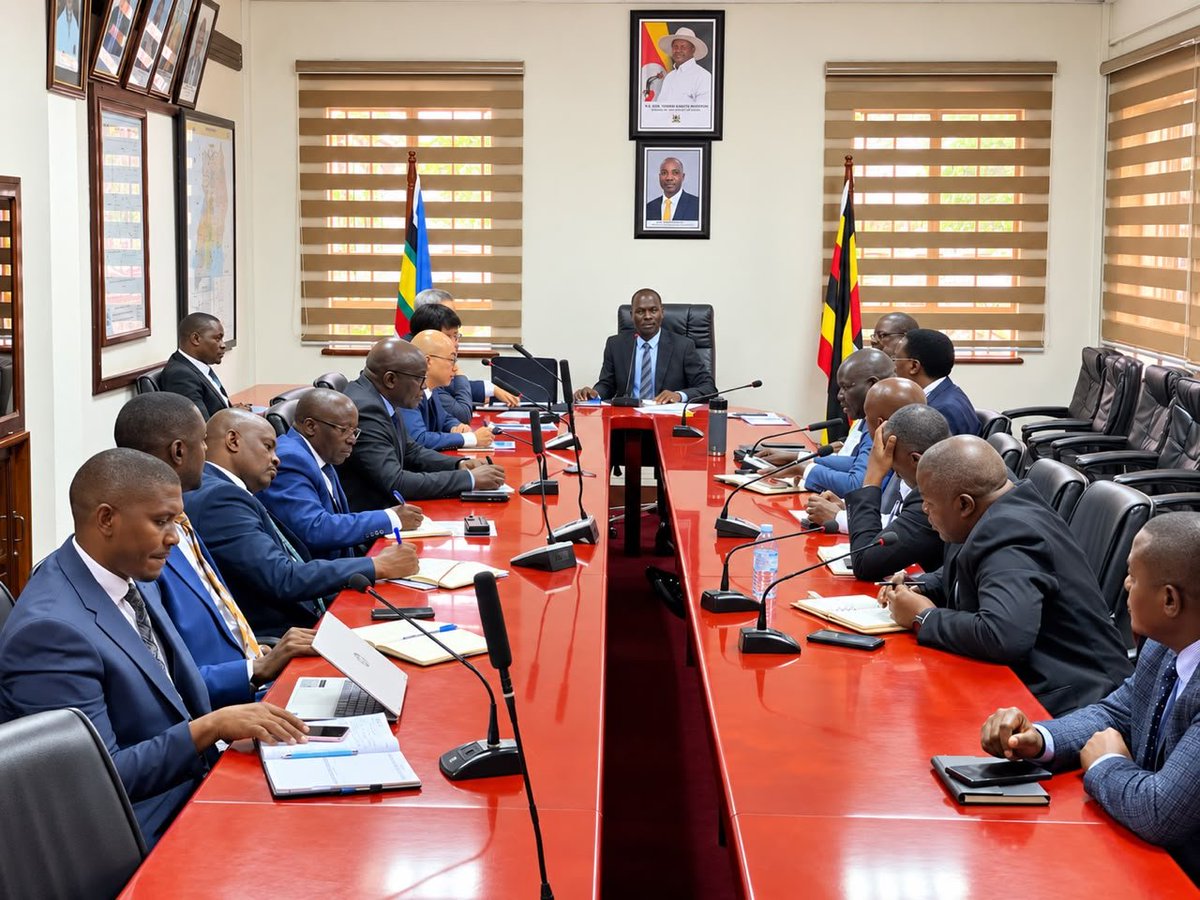MoWT_Uganda's tweet photo. Earlier today ,We hosted H.E. Ambassador Lee Sangho of the Republic of Korea for a courtesy meeting with the Ministry leadership.

The meeting, hosted by @HonByamukama  alongside State Minister for works and Transport (Transport)Hon. Julius Maganda Wandera  and @HonSirajAli focused on strengthening Uganda Korea cooperation, including funding support from the Korean Exim Bank and other areas of mutual interest in the works and transport sector.