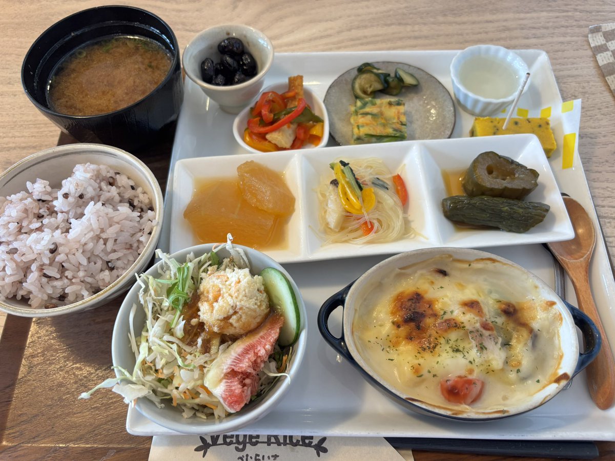 osato84205311's tweet photo. 滋賀県甲賀市にある『農家レストランべじらいす』さん@vegerice0714 農家さんが作った新鮮で美味しいおやさいをふんだんに使ったお料理🍅隣接されている販売所では、農家さんが作ったおやさいやお米などが販売されています😃ご馳走様でした😋✨#情熱クラブ #甲賀市 #滋賀ランチ
#べしらいす https://t.co/8alLqVpecz