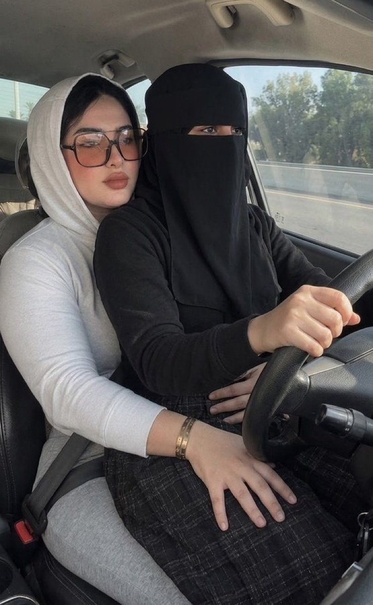 ftm__k8's tweet photo. تعاون الاخوات 💋 https://t.co/cPLFgWb5bF