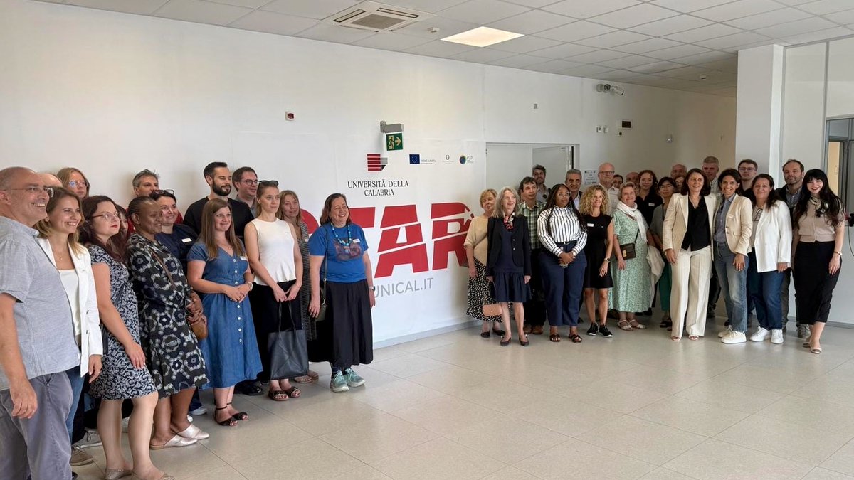 metisnews2's tweet photo. 🔬 Ricerca, innovazione e agricoltura al centro del futuro della Calabria. #CalabriaInnovativa #RicercaFuturo #AgricolturaSostenibile #TransizioneVerde #CaroEnergia #MERA #Semiconduttori #MateriePrime #CompetitivitàRegionale #CalabriaEuropa ↓ https://t.co/ZUmHQNISJr https://t.co/E68HhBy6yM