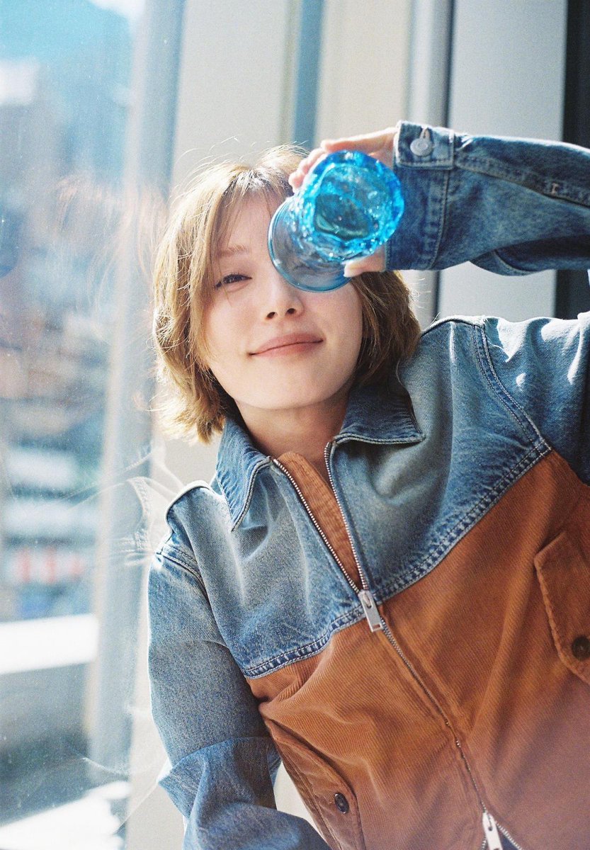 wwd_jp's tweet photo. 【インタビュー】松岡茉優がNetflix「ダウンタイム」で向き合った美とルッキズム　30代で手放した「他人のものさし」
https://t.co/1y877Jp9UB https://t.co/60tjJiaWa1