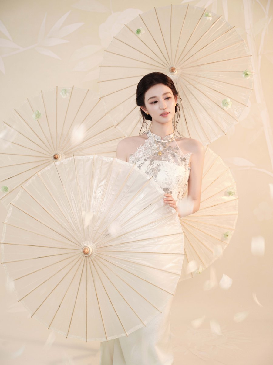 YoukuOfficial's tweet photo. #WangChuran Graceful and fresh. 

#王楚然 

#YOUKU #优酷 https://t.co/VFpav5tG1p