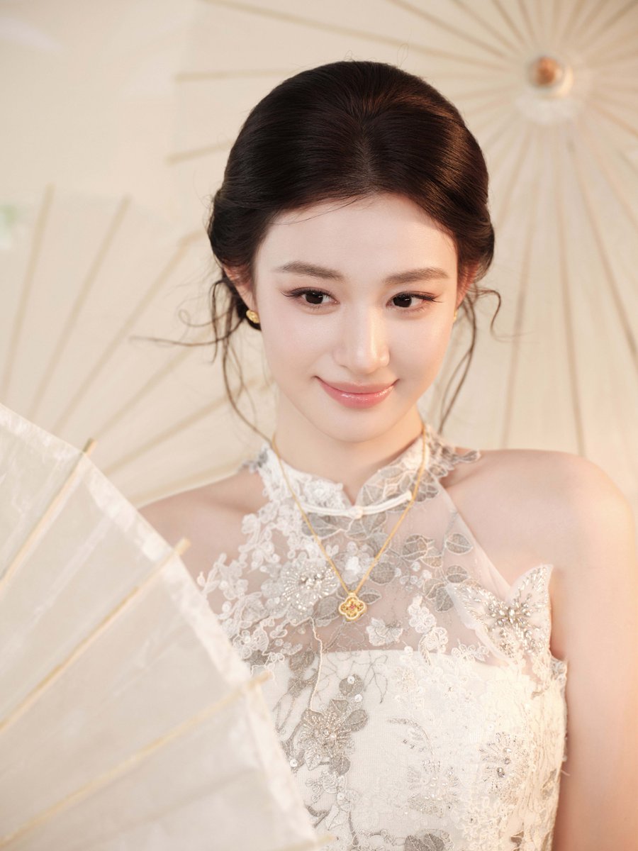 YoukuOfficial's tweet photo. #WangChuran Graceful and fresh. 

#王楚然 

#YOUKU #优酷 https://t.co/VFpav5tG1p