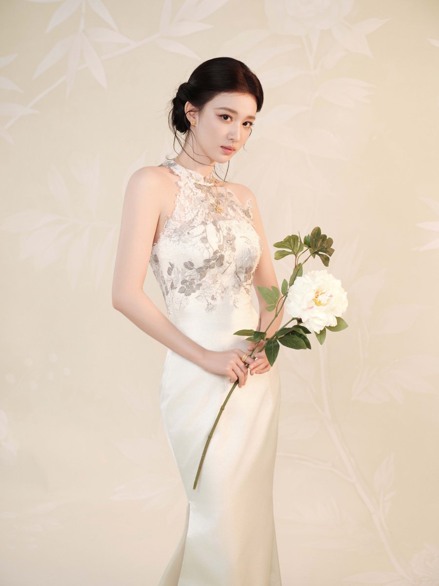YoukuOfficial's tweet photo. #WangChuran Graceful and fresh. 

#王楚然 

#YOUKU #优酷 https://t.co/VFpav5tG1p