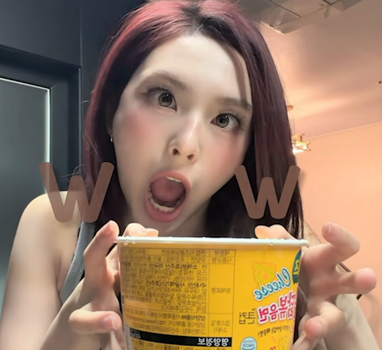 rorastuffs's tweet photo. She's so adorably hilarious. Not to mention, her English is sassy. https://t.co/BAflZE4EpR