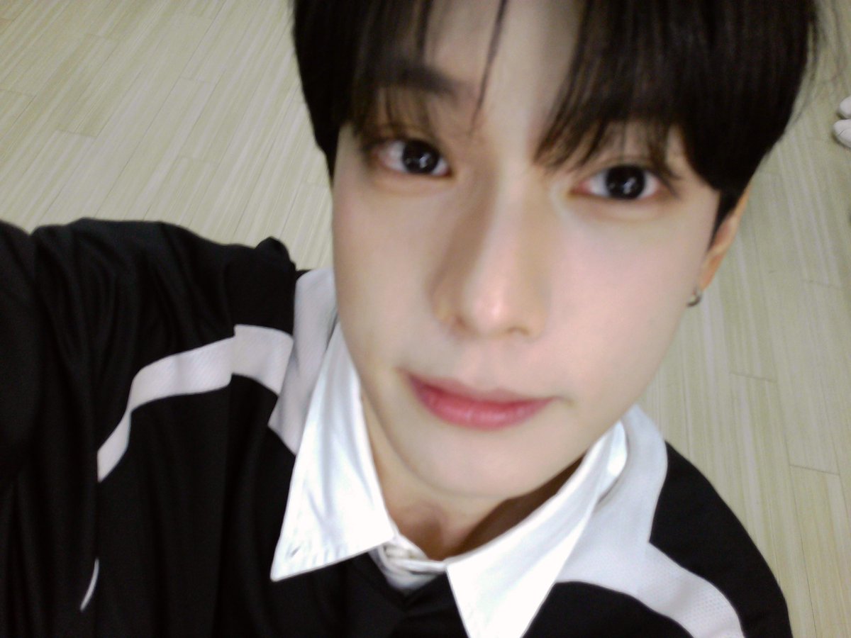 theshow_offcl's tweet photo. [📸] #BBo_chive 
♡∩_∩ 
  (ྀི𓂂o̴̶̷ ˕ o̴̶̷𓂂)♡
꒰⁐U U⑅⁐⑅⁐⑅⁐⑅꒱
  🧡 립우의 시선 
꒰⁐⑅⁐⑅⁐⑅⁐⑅⁐⑅꒱

(p.s. 남은 9월도 뽀이팅‼️ 하구
더쇼와 째리뽀는 10월에 만나요➰💚)

#더쇼 #최립우 #째리뽀 @flareu_official https://t.co/eSTcLR5eXU