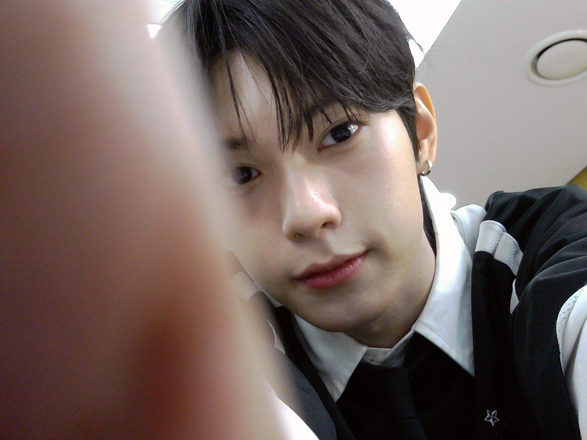 theshow_offcl's tweet photo. [📸] #BBo_chive 
♡∩_∩ 
  (ྀི𓂂o̴̶̷ ˕ o̴̶̷𓂂)♡
꒰⁐U U⑅⁐⑅⁐⑅⁐⑅꒱
  🧡 립우의 시선 
꒰⁐⑅⁐⑅⁐⑅⁐⑅⁐⑅꒱

(p.s. 남은 9월도 뽀이팅‼️ 하구
더쇼와 째리뽀는 10월에 만나요➰💚)

#더쇼 #최립우 #째리뽀 @flareu_official https://t.co/eSTcLR5eXU