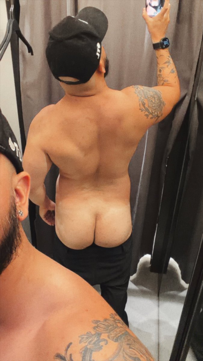 chrisjoon_'s tweet photo. Meet me in the dressing room https://t.co/oVghc2k0Up
