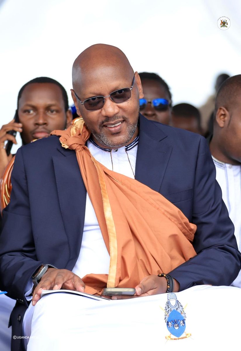 kasujja's tweet photo. Man deserves flowers. 

A calm, steady hand. 

He led. https://t.co/29o4zP5GhM