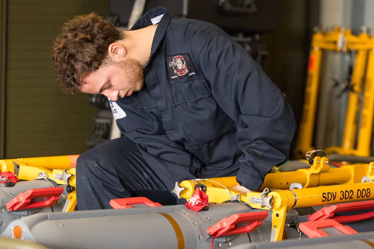 Gabriel64869839's tweet photo. MoD images of multiple live MBDA SEA VENOM missiles being reading on HMS PORTLAND and loaded up on her AW-159 WILDCAT HMA2. The helicopter can be seen before take off with a full load of 4 SEA VENOM. 

Combinations of SEA VENOM and 5-shot LMM MARTLET packs are also possible. https://t.co/xTvsYhkMVZ