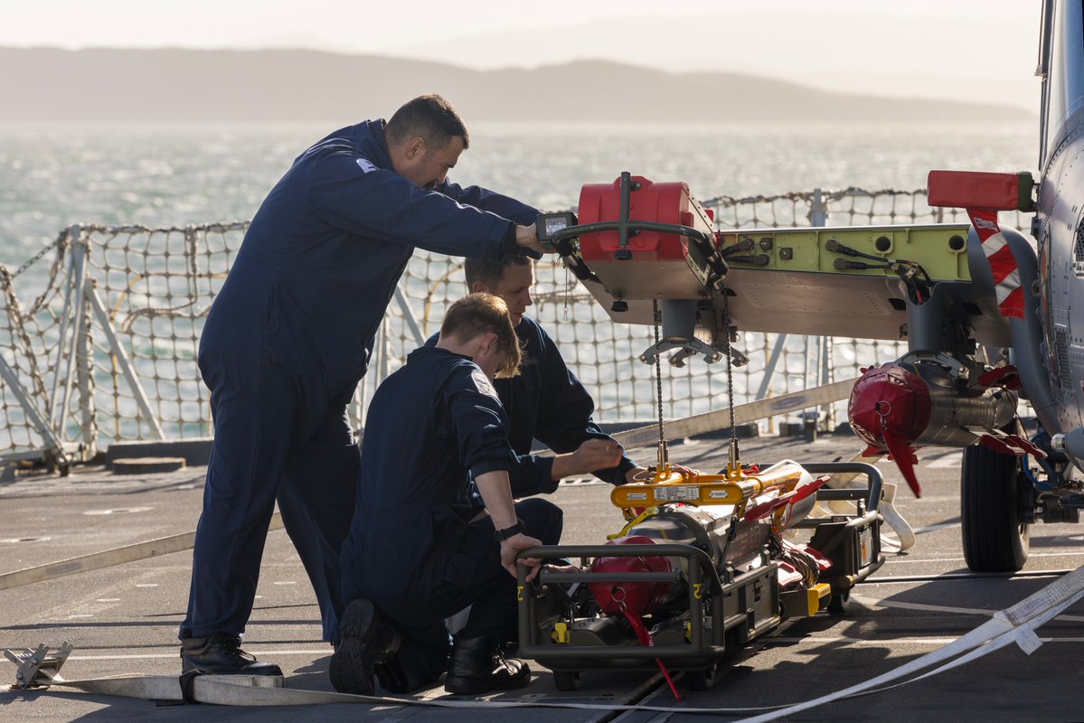 Gabriel64869839's tweet photo. MoD images of multiple live MBDA SEA VENOM missiles being reading on HMS PORTLAND and loaded up on her AW-159 WILDCAT HMA2. The helicopter can be seen before take off with a full load of 4 SEA VENOM. 

Combinations of SEA VENOM and 5-shot LMM MARTLET packs are also possible. https://t.co/xTvsYhkMVZ