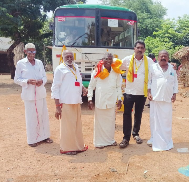 itdprvp's tweet photo. పల్లె పండుగ 3.0కు రామవరప్పాడు నుంచి భారీగా కదిలిన జనసంద్రం! 🚲
కంచర్ల రామచంద్రయ్య నాయుడు గారు, వర్ధినేని మురళి నాయుడు గారు, కిలారి కిష్టయ్య గారు, సెట్టిపల్లి ప్రసాద్ గారు, బత్తల కోటయ్య గార్ల ఆధ్వర్యంలో 4 బస్సుల్లో ప్రజలు తరలివెళ్లారు. https://t.co/7x49iOiLpn