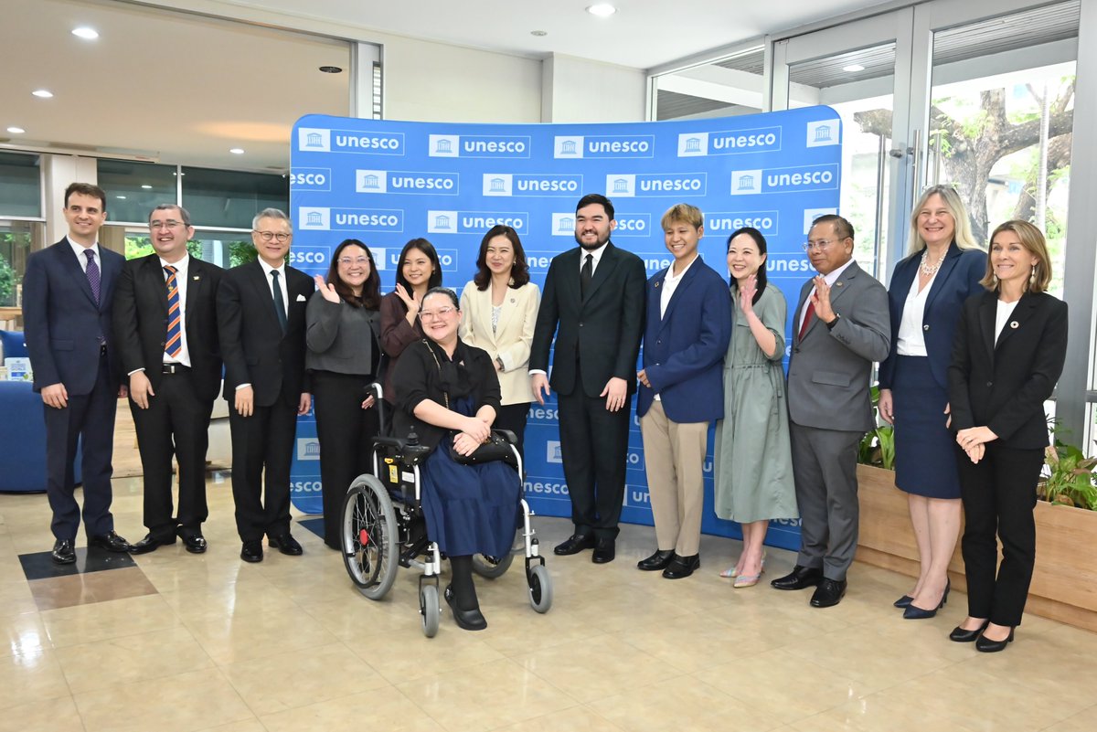unescobangkok's tweet photo. 💡What if education prepared youth to create change beyond jobs?

In the presence HH Crown Prince of Selangor, UNESCO &amp; AISED brought generations together to exchange ideas and co-create #BeyondJobs: Youth for Impact a regional movement empowering youth to turn ideas into action. https://t.co/qkJo5c3YrW