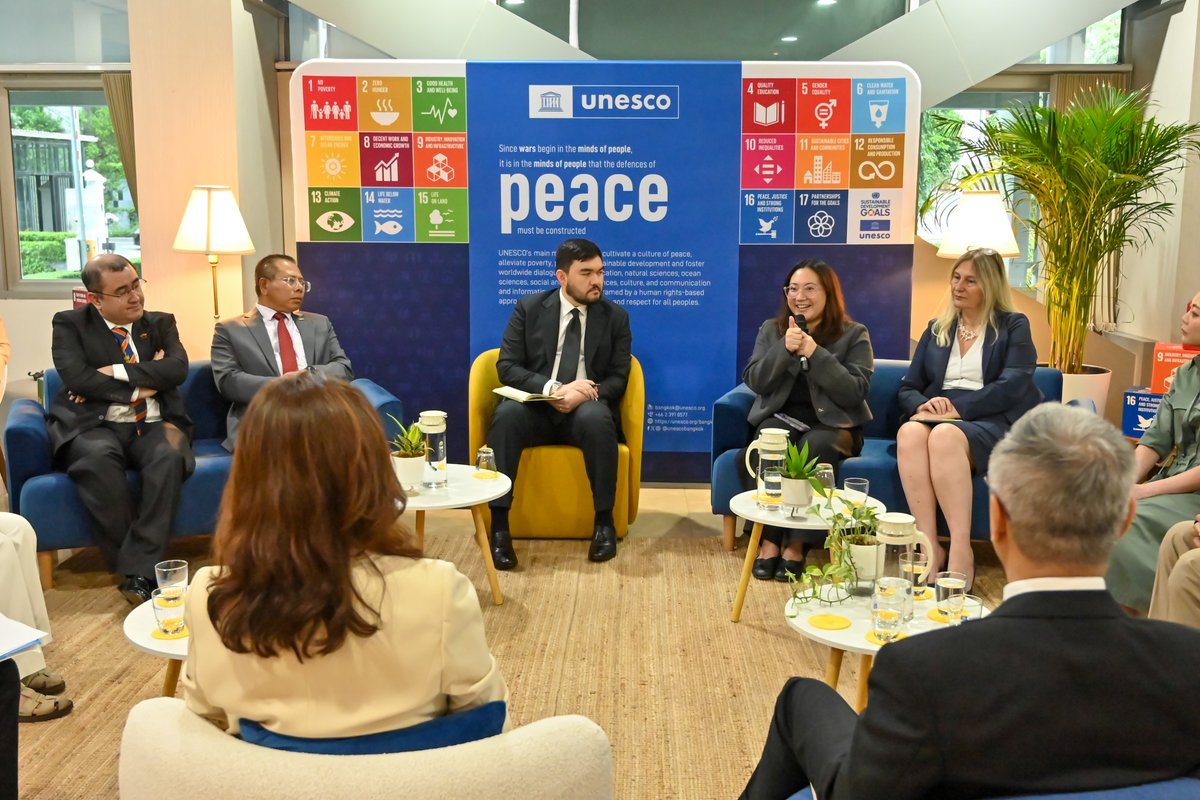 unescobangkok's tweet photo. 💡What if education prepared youth to create change beyond jobs?

In the presence HH Crown Prince of Selangor, UNESCO &amp; AISED brought generations together to exchange ideas and co-create #BeyondJobs: Youth for Impact a regional movement empowering youth to turn ideas into action. https://t.co/qkJo5c3YrW