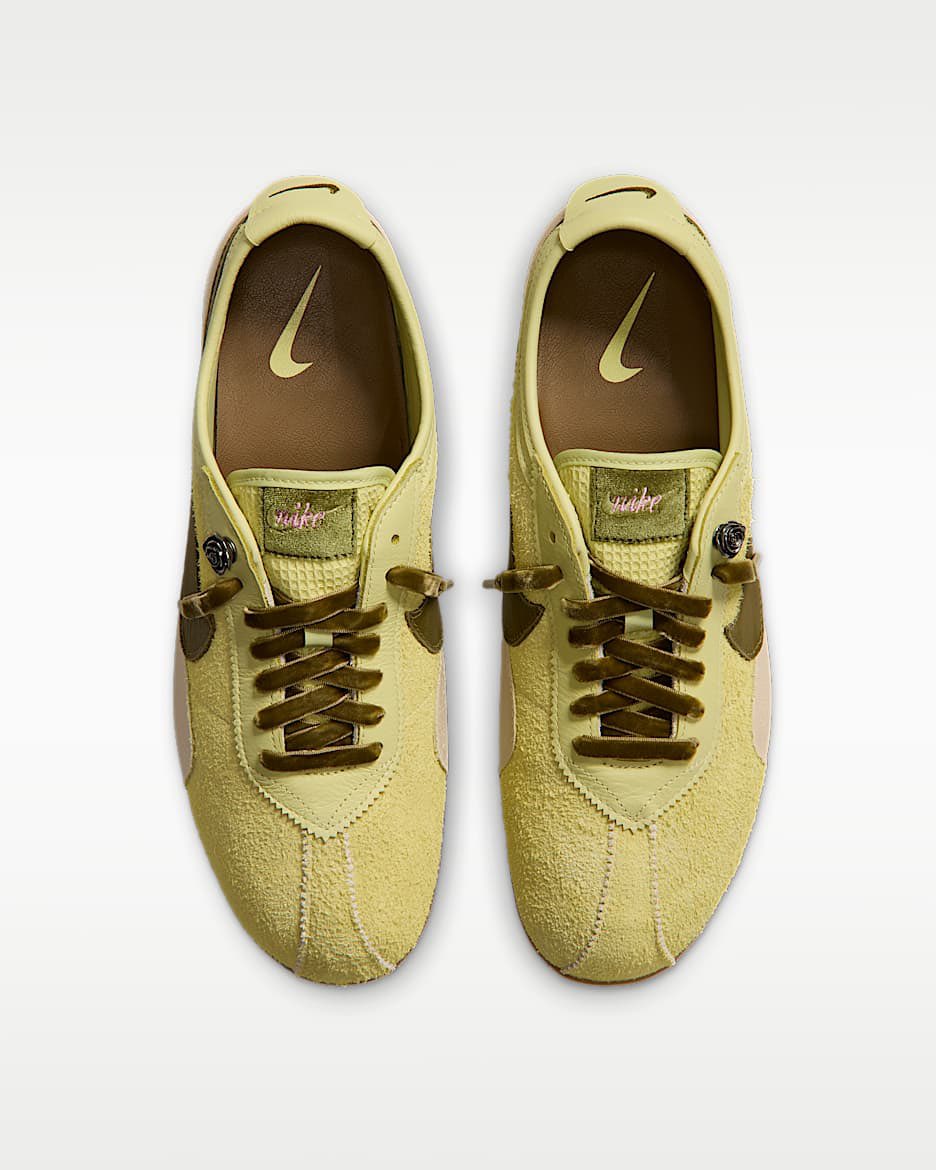 hayhwaaa's tweet photo. NIKEのムーンシューOG可愛すぎる https://t.co/2yZBsrNTC1