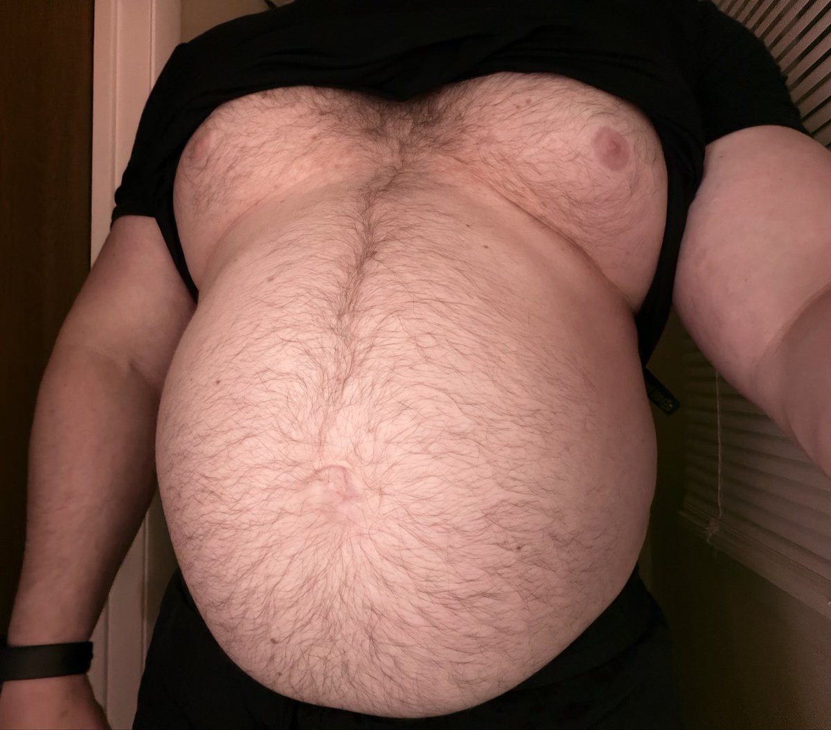 thiqmuscle's tweet photo. Getting serious out here 😈 tummy Tuesday #thick #bulking #musclebull #musclebear #musclegainer https://t.co/9lxxtKlG6I