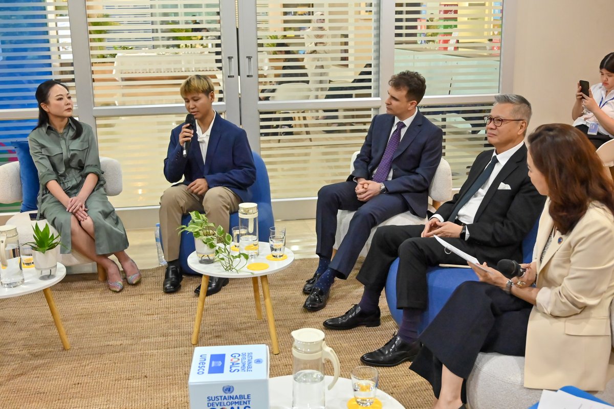 unescobangkok's tweet photo. 💡What if education prepared youth to create change beyond jobs?

In the presence HH Crown Prince of Selangor, UNESCO &amp; AISED brought generations together to exchange ideas and co-create #BeyondJobs: Youth for Impact a regional movement empowering youth to turn ideas into action. https://t.co/qkJo5c3YrW