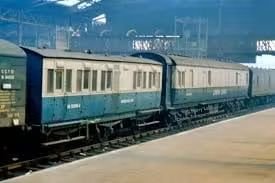adipullenLNER's tweet photo. Ancient 6 wheel coach generator van (de320104e) ex great Eastern railway built in 1898 at Stratford &amp; scrapped at Doncaster works in late 1971
Seen here at Manchester Victoria
📷 unknown https://t.co/nnOZj7QgDa