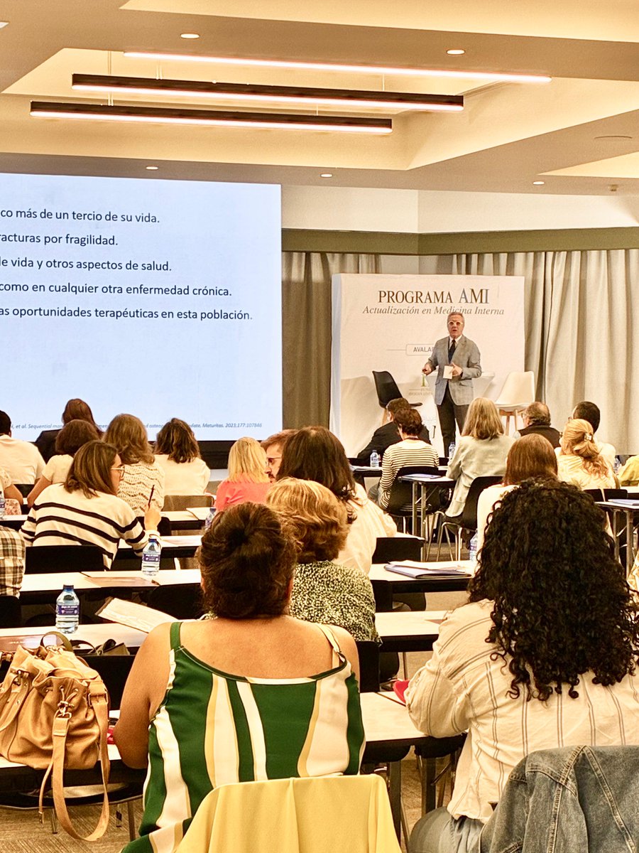 LivemedIberia's tweet photo. 🟢 ¡Arrancamos las ponencias del #ProgramaAMI!
El Dr. @doctorneyro nos habla sobre "El tratamiento secuencial de la #osteoporosis como enfermedad crónica". Analizamos el abordaje a largo plazo y la estrategia terapéutica en la salud ósea. 🦴
🧵 Seguimos en directo 👇 https://t.co/C3pX4rSj8Y