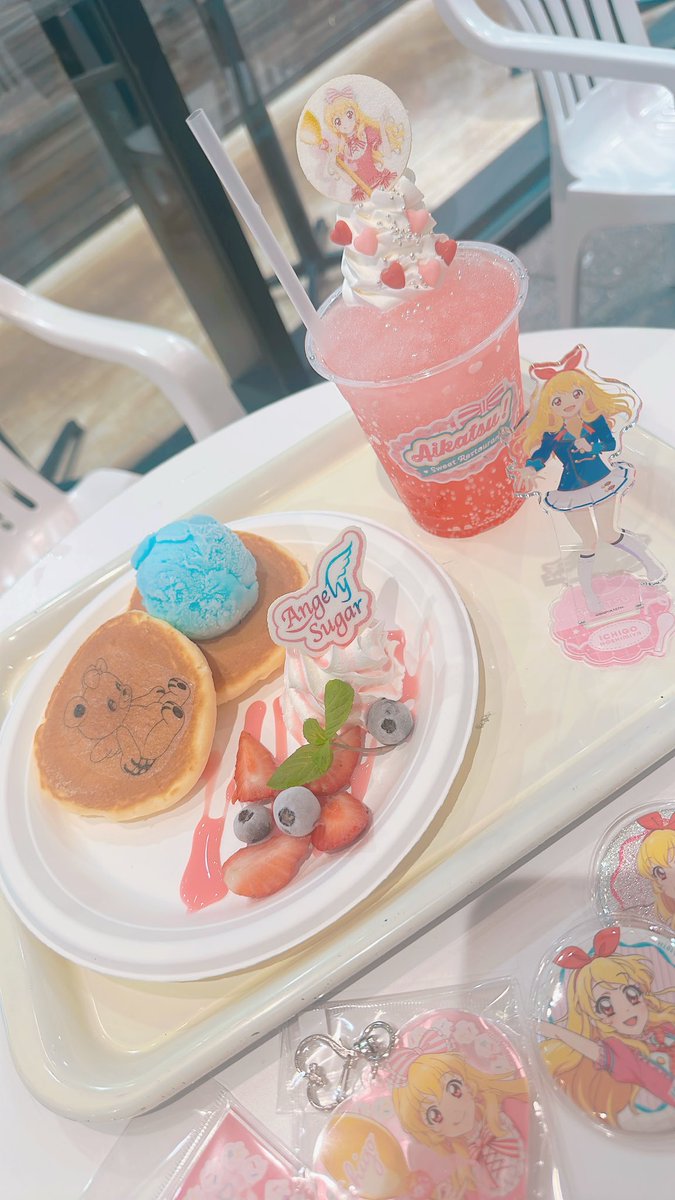 wachiIchigo's tweet photo. 東京のアイカツカフェ🪽🩷️🩵

パンケーキは甘くて美味しかった♪ドリンクも最高でし���✨️

#アイカツ https://t.co/10ZluGAYTT