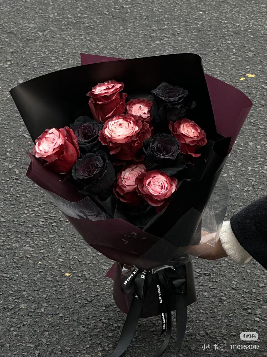 gothicornate_'s tweet photo. love, with a darker kind of devotion https://t.co/3aRFsrB8Ij
