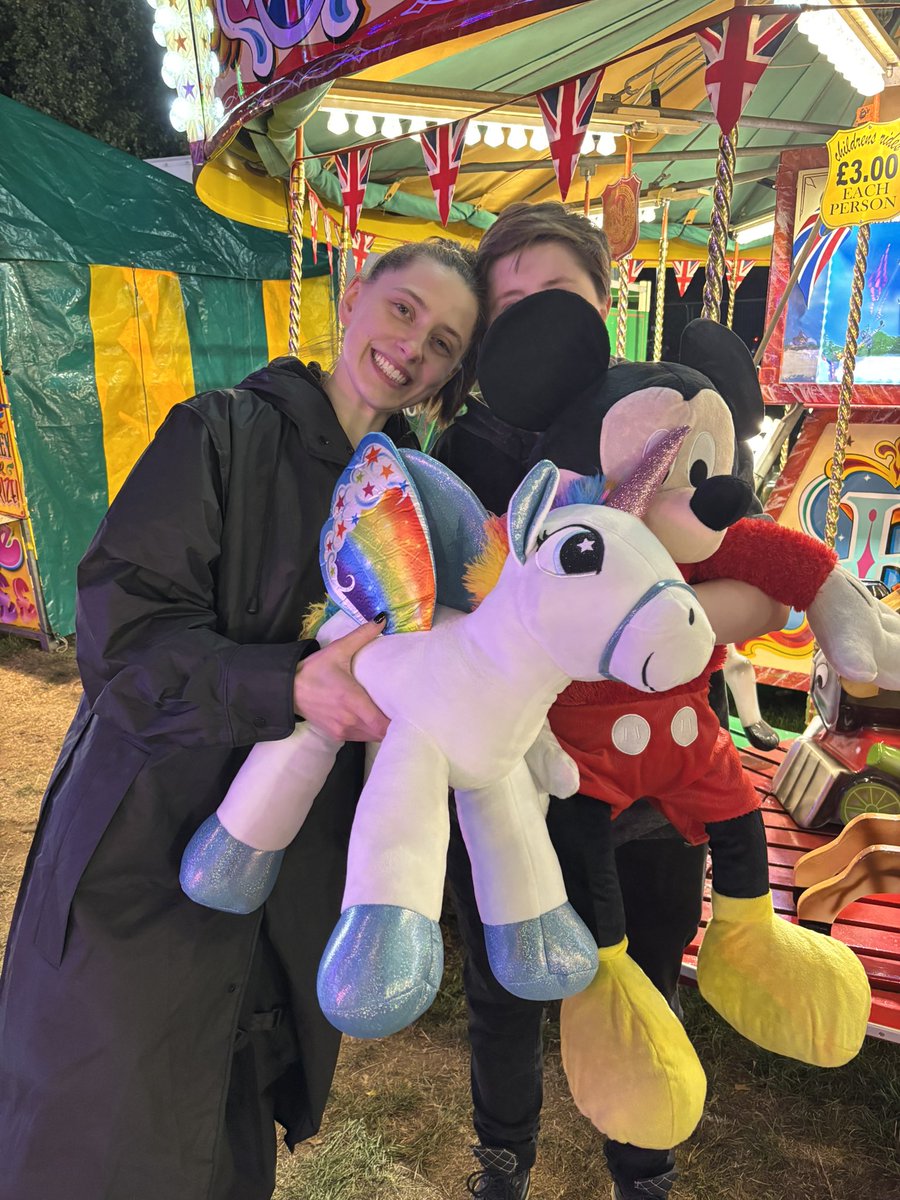 Lisa_Marie_68's tweet photo. Another trip to goose fair last night.
We’re all spent up.
All winnings were given away before we left.
The afternoon was spent delivering all the previous ones to children we know 🧸🧸🧸 https://t.co/k7eMSz8Lq8