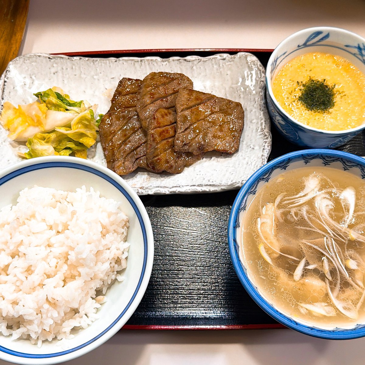 ore_meshi29's tweet photo. 知る人ぞ知る東池袋の牛タンの隠れた名店がここ。炭火で丁寧に焼いた牛タンがﾒﾁｬ美味しくて、とろろも最高。これはもう仙台。 https://t.co/K1Aq6wvear