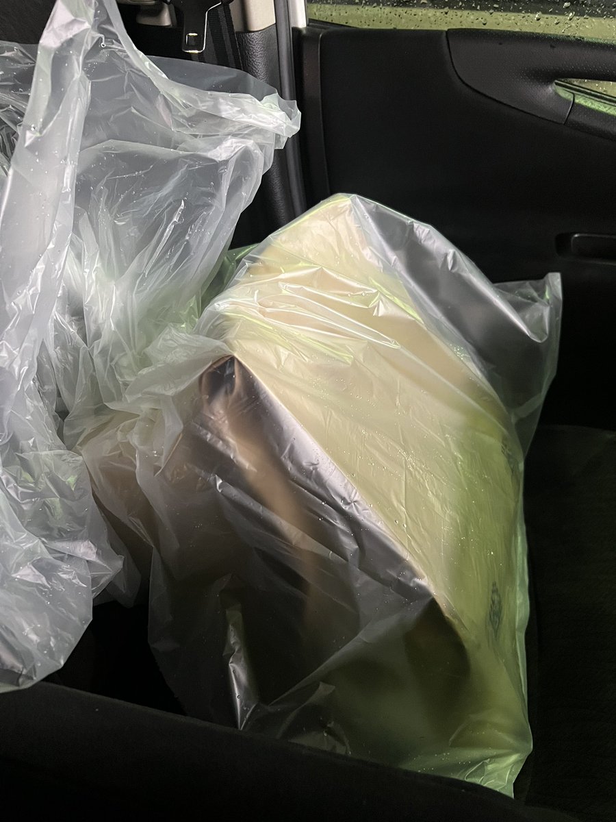 elf_pon's tweet photo. 仕事終わって宿着いたら
Amazonとモノタロウ別で頼んでたの届いてて
袋で梱包されてて人の優しさを感じた(*ˊᵕˋ*)

ラーメンしてきた🍜 https://t.co/oAzgNYHODt