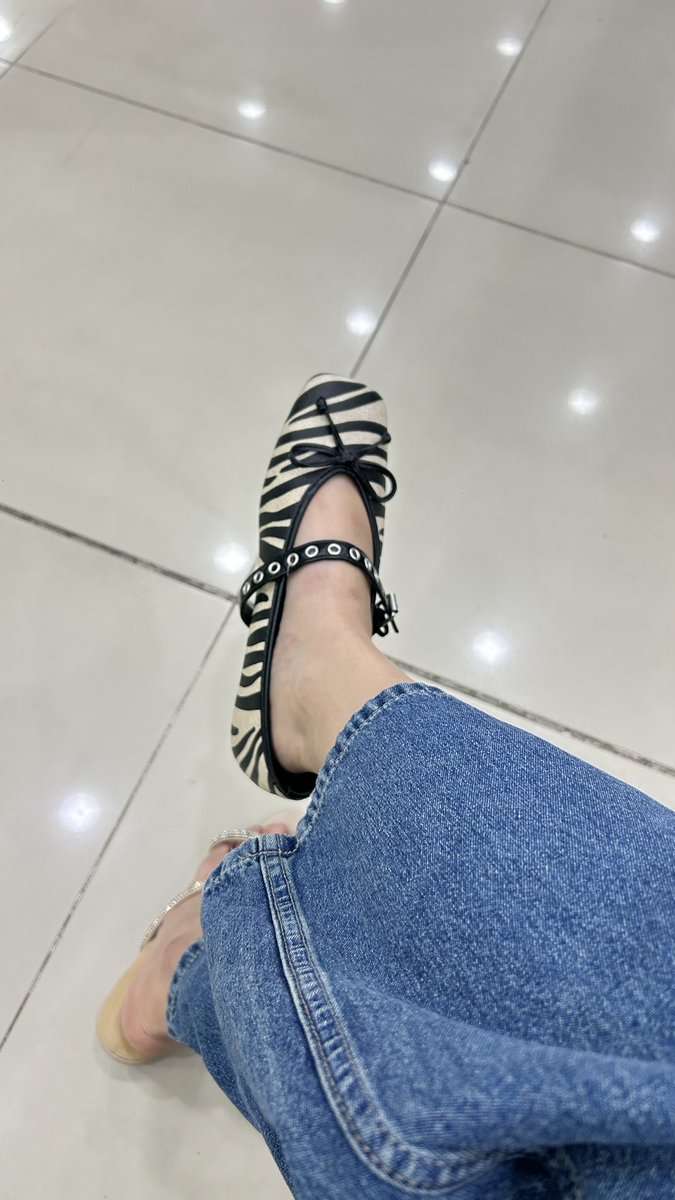 dishayohana's tweet photo. Flatshoes di mthri nih sekarang gemes gemes bgt dah. Update gitu 

Lucu ga siiiii😍😍😍 https://t.co/GscqHiM1Ig