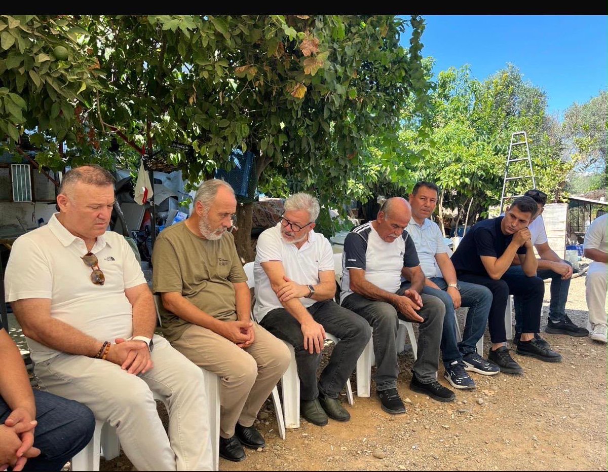 akpartimugla48's tweet photo. Hafta sonu 13 ilçemizde teşkilatlarımız tarafından gerçekleştirilen hane ziyaretlerinde üyelerimizle bir araya geldik; hâllerini hatırlarını sorduk, talep ve düşüncelerini dinledik.

AK Parti teşkilatları, üyeleriyle kurduğu güçlü bağı yalnızca seçim dönemlerinde değil, yılın her günü yaşatan büyük bir ailedir.

Her hanede, her mahallede, her ilçede üyelerimizle omuz omuza; Muğla’mız için çalışmaya devam edeceğiz.