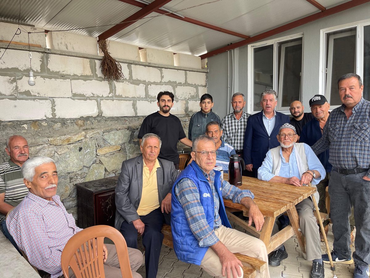 akpartimugla48's tweet photo. Hafta sonu 13 ilçemizde teşkilatlarımız tarafından gerçekleştirilen hane ziyaretlerinde üyelerimizle bir araya geldik; hâllerini hatırlarını sorduk, talep ve düşüncelerini dinledik.

AK Parti teşkilatları, üyeleriyle kurduğu güçlü bağı yalnızca seçim dönemlerinde değil, yılın her günü yaşatan büyük bir ailedir.

Her hanede, her mahallede, her ilçede üyelerimizle omuz omuza; Muğla’mız için çalışmaya devam edeceğiz.