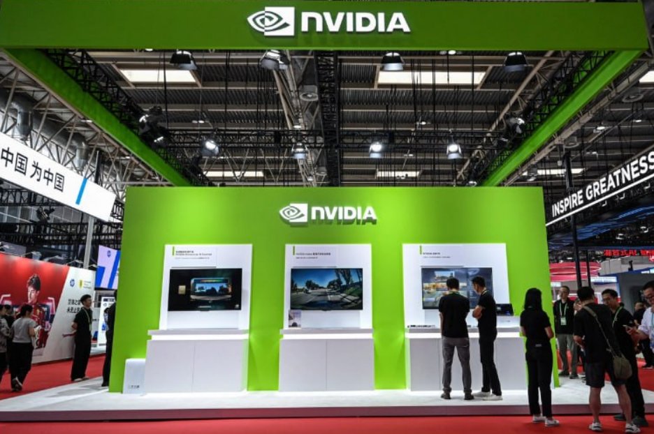 LibertyClubNew's tweet photo. ⚠️ Nvidia одобрила рекордную программу выкупа акций на сумму 150 миллиардов $

🫧 Когда государство надувает пузырь дешевыми кредитами, субсидиями, грантами, госконтрактами и тд., то надо пользоваться моментом и донадуть искуственным спросом.

Кстати, пузырь, благодаря подпитке из карманов налогоплательщиков, может долго не лопаться.

Кто стоит у крана (у печатного станка), тот и богатеет без рисков.

‼️Инфляция постепенно разоряет население.