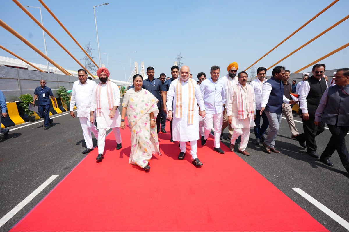 CMODelhi's tweet photo. A major infrastructure push for Delhi. Hon’ble Union Home & Cooperation Minister Shri @AmitShah Ji inaugurated Barapulla Elevated Road Phase-III and the Mukarba Chowk Underpass, and laid the foundation stones for the Modi Mill–Savitri Cinema Flyover and Loni Underpass.

With an investment of over ₹1,941 crore, these projects will strengthen East–South and North Delhi connectivity, remove critical traffic bottlenecks and make daily movement faster and smoother.

From Barapulla to Mukarba Chowk, Modi Mill to Loni, Delhi is building the infrastructure of a modern, better-connected capital.

#SevaSankalpAbhiyan 
#ViksitDelhi