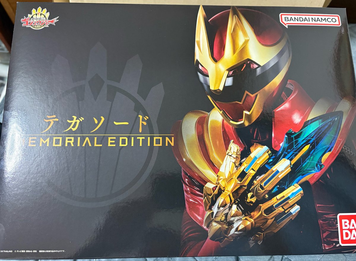 leithfull's tweet photo. テガソード様ぁぁぁぁぁっ！

何故我々信者はテガソード様のご尊顔を拝む為に3ヶ月も待たされたのか？
遅れたせいでUniv.Verが予約出来なかった・・・

何故テガソード様が届いたのにパッケージにテガソード様がいないのかw

いるにはいるけどこの扱いの差は何だ！w
#ゴジュウジャー https://t.co/DMC42bngLX