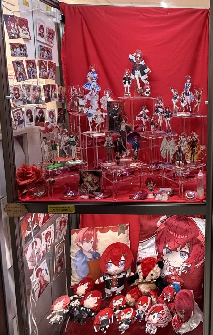 kotobukiya_nmb's tweet photo. 【なんば】
#にじさんじ コトブキヤショップ情報 

『おまたせ、まった？』 

本日9月30日はにじさんじ所属
公式美少女錬金術師⚖【 #アンジュ・カトリーナ 】さんのお誕生日！！🎂✨ 

当店ではお祝いショーケースを展示中です！
是非、お立ち寄りください！

#アンジュ爆誕 https://t.co/Da5rJV09jh