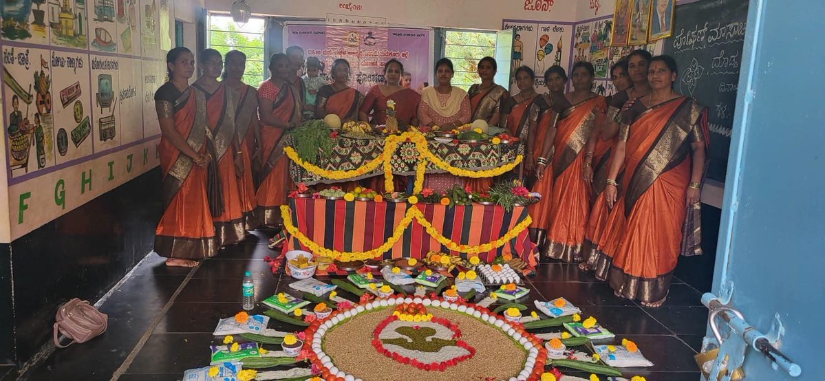 dwcdgok's tweet photo. ದೊಡ್ಡ ಹಳ್ಳಿ ವೃತ್ತ ನಾಗಲಾಪುರ ಅಂಗನವಾಡಿ ಕೇಂದ್ರದಲ್ಲಿ ವೃತ್ತ ಮಟ್ಟದ ಪೋಷನ್ ಮಾಸಾಚರಣೆ ಕಾರ್ಯಕ್ರಮವನ್ನು ಹಮ್ಮಿಕೊಳ್ಳಲಾಯಿತು ಇದೇ ಸಂದರ್ಭದಲ್ಲಿ ಗರ್ಭಿಣಿ ಮಹಿಳೆಯರಿಗೆ ಸೀಮಂತ ಕಾರ್ಯಕ್ರಮ ಹಾಗೂ ಮಕ್ಕಳಿಗೆ ಅನ್ನಪ್ರಶನ ಕಾರ್ಯಕ್ರಮ ಭಾಗ್ಯಲಕ್ಷ್ಮಿ ಬಾಂಡ್ ವಿತರಣೆ ಕಾರ್ಯಕ್ರಮವನ್ನು ಸಹ ಹಮ್ಮಿಕೊಳ್ಳಲಾಯಿತು https://t.co/MxEL6fbqfL