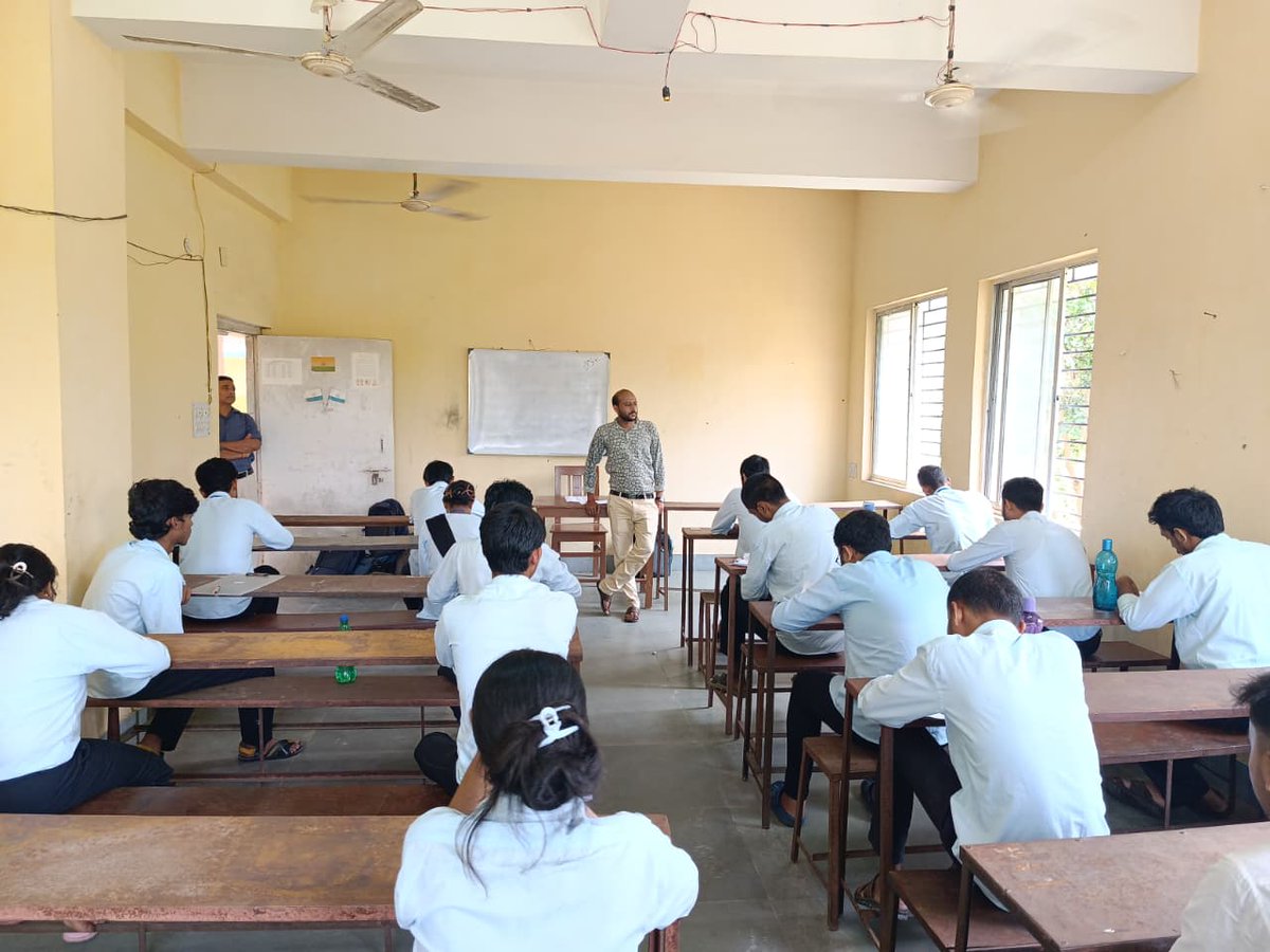 bhatar_iti's tweet photo. 📝 EXAM MOMENTS | 1st INTERNAL EXAMINATION
আজকের দিনটি ছিল মূল্যায়ন, প্রস্তুতি ও আত্মবিশ্বাসের এক গুরুত্বপূর্ণ অধ্যায়। 2nd Year শিক্ষার্থীরা অংশগ্রহণ করেছে 1st Internal Examination-এ—শ্রেণিকক্ষে অর্জিত জ্ঞানকে পরীক্ষার মাধ্যমে যাচাই করার একটি গুরুত্বপূর্ণ ধাপ। https://t.co/iRSYhY62Wz