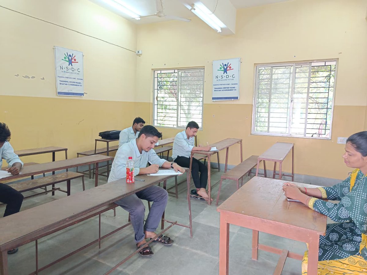 bhatar_iti's tweet photo. 📝 EXAM MOMENTS | 1st INTERNAL EXAMINATION
আজকের দিনটি ছিল মূল্যায়ন, প্রস্তুতি ও আত্মবিশ্বাসের এক গুরুত্বপূর্ণ অধ্যায়। 2nd Year শিক্ষার্থীরা অংশগ্রহণ করেছে 1st Internal Examination-এ—শ্রেণিকক্ষে অর্জিত জ্ঞানকে পরীক্ষার মাধ্যমে যাচাই করার একটি গুরুত্বপূর্ণ ধাপ। https://t.co/iRSYhY62Wz