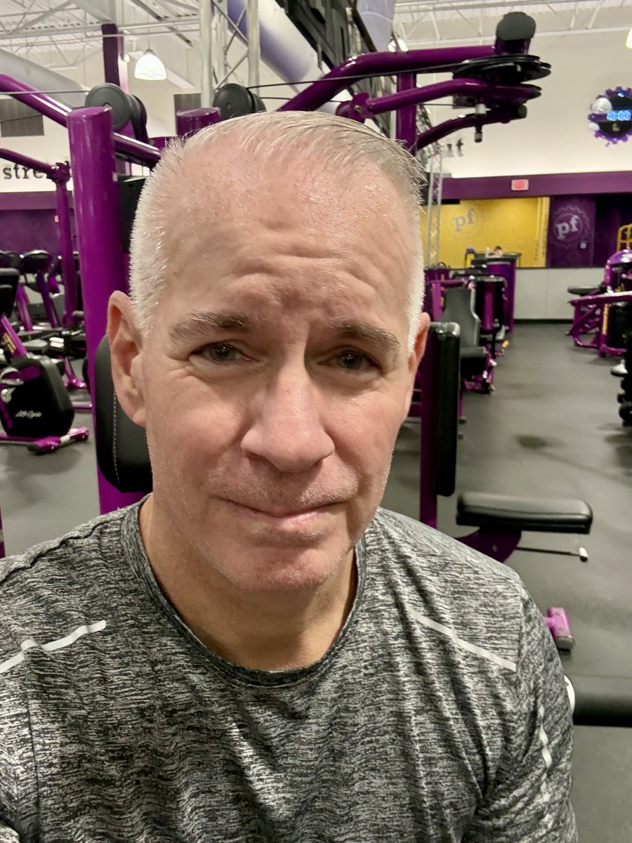 Delta06Running's tweet photo. I definitely see the “4:15 a.m. is too early to be at the gym” face I’m making. Buuut, I was there and I got the strength workout done. Running after work. 

#delta06running https://t.co/QfUutoj3Lw