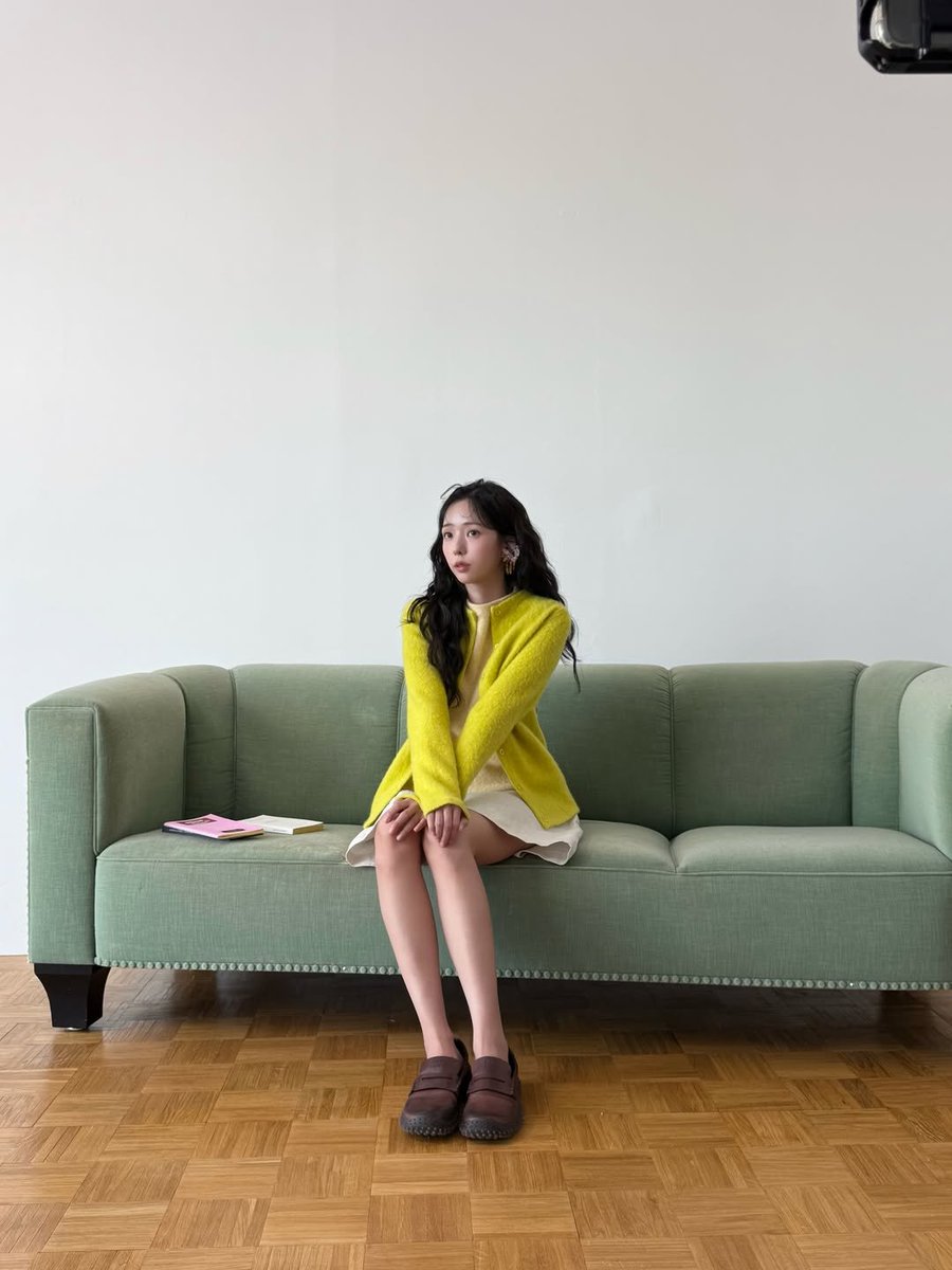 chaesoobinph's tweet photo. [📸] CHAE SOO BIN | INSTAGRAM UPDATE

Behind-the-scenes moments of Chae Soo Bin from her Cosmopolitan pictorial! ⚡️✨

📸 soobinms 

#ChaeSooBin #채수빈 #TakeChargeOfMyHeart https://t.co/tcnwYBZPsW