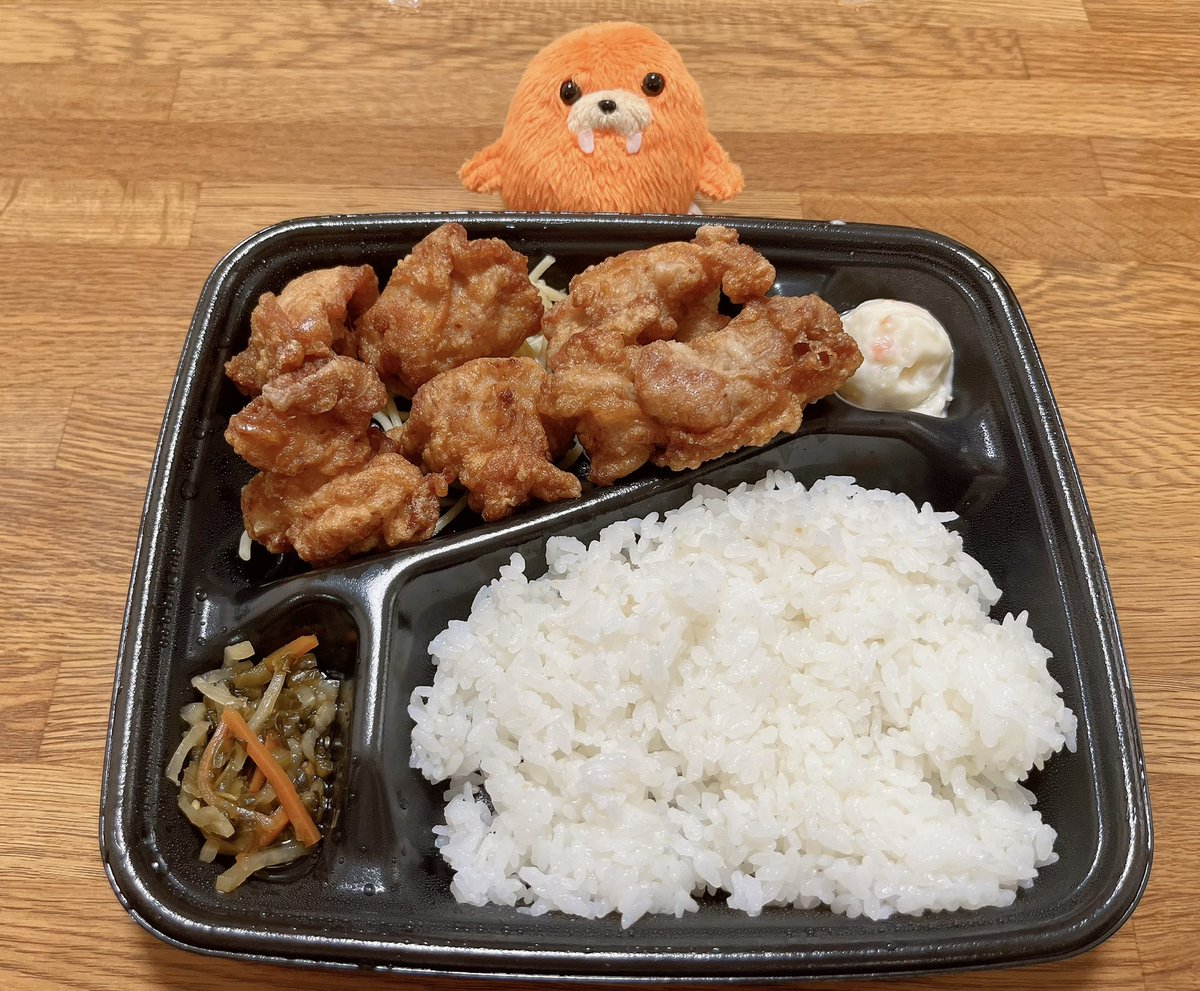 usamura_375's tweet photo. 夕飯〜！！ほっともっとのからあげ弁当！！！ https://t.co/FzwWI8dDr9