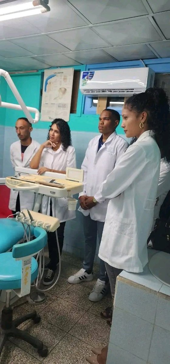 yamilers2022's tweet photo. Realizamos hace unas horas examen de promoción de los residentes de tercer año de la especialidad de Prótesis estomatológica en el Hospital Aghostino Neto #Guantánamo #CubaEsSalud #CubaViveYTrabaja  @HospitalNe53978 @SaludGuantanamo @UcimeGuantanamo @EstoFEU_UCMGT @FEU_UCMGT https://t.co/N2S09QgTIw