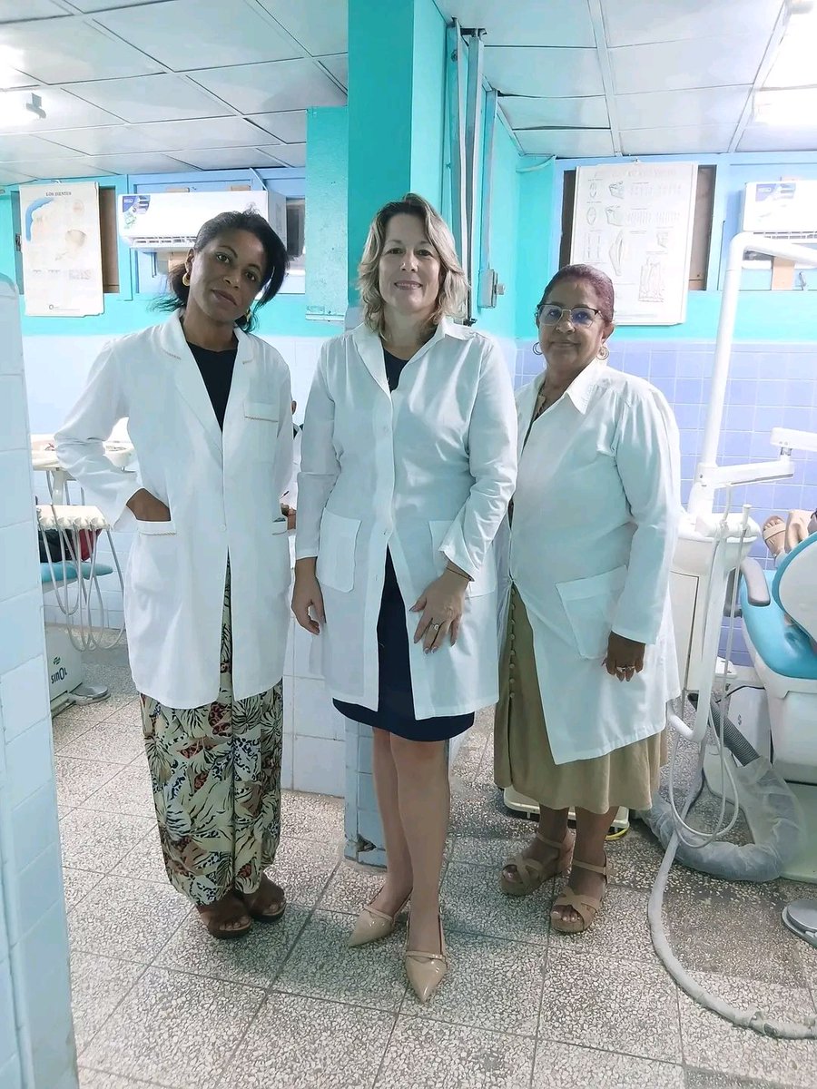 yamilers2022's tweet photo. Realizamos hace unas horas examen de promoción de los residentes de tercer año de la especialidad de Prótesis estomatológica en el Hospital Aghostino Neto #Guantánamo #CubaEsSalud #CubaViveYTrabaja  @HospitalNe53978 @SaludGuantanamo @UcimeGuantanamo @EstoFEU_UCMGT @FEU_UCMGT https://t.co/N2S09QgTIw