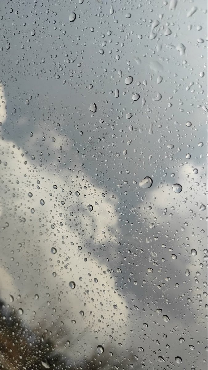 tracking_mei's tweet photo. Stormy mornings yes pls 🫧🤍 https://t.co/Yxp474hrtn