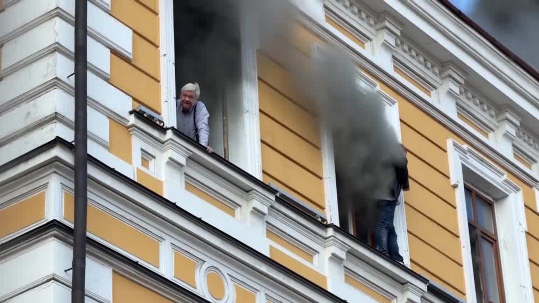 leonosta3's tweet photo. Yesterday's attacks were particularly heavy. Russian drone strikes hit Kyiv and several other Ukrainian cities. Our officials reported multiple deaths and more than 80 injuries, with civilian buildings including the National Academy of Sciences in central Kyiv damaged. https://t.co/aAE7RD9ZKB