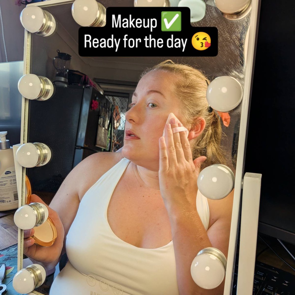 CurvyKitty95's tweet photo. My first post 😘 makeup done ✅ ready to rock and roll! https://t.co/OchA973NPV