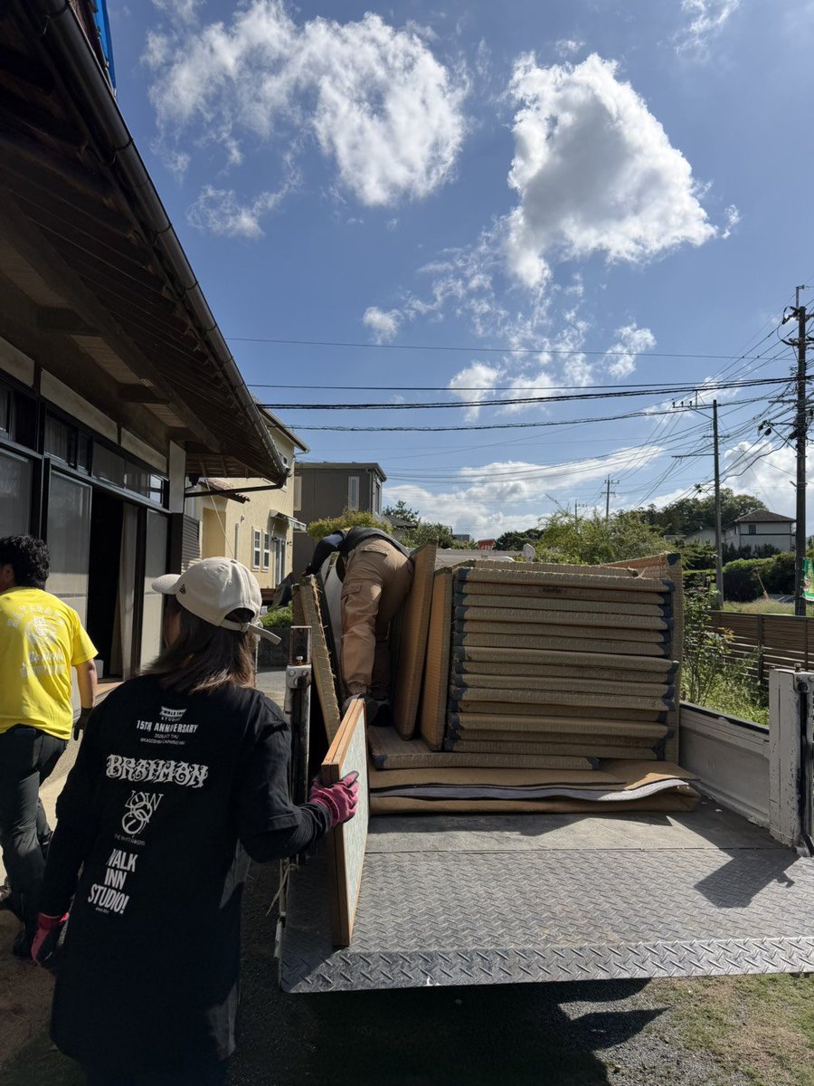 jishuren_kuma's tweet photo. 【募集】
2026年10月3､4日（土､日）9時〜16時
熊本県 #宇城市松橋 にて、2026年7月28日に発生した熊本地震で被災したお宅の片付けをお手伝いします！

下記フォームよりお申し込み下さい
https://t.co/jVx8oZEmNL
よろしくお願い致します！

#令和8年熊本地震 #幡再 #九州自主練 https://t.co/D0gD5wGVlG